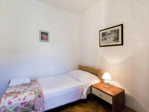 Postel nebo postele na pokoji v ubytování Apartment Luka by Interhome