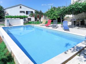 สระว่ายน้ำที่อยู่ใกล้ ๆ หรือใน Holiday Home Josip - ROJ436 by Interhome