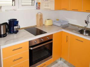Kuchyňa alebo kuchynka v ubytovaní Apartment Giljo-1 by Interhome