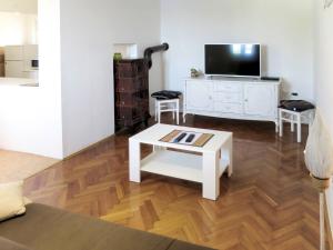TV tai viihdekeskus majoituspaikassa Holiday Home Franko 1 by Interhome