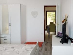 Postel nebo postele na pokoji v ubytování Apartment Borovina-1 by Interhome + 13 fotografií