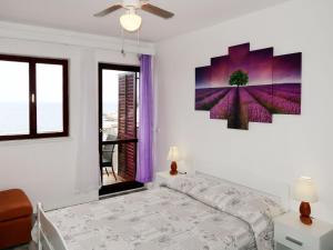 Postel nebo postele na pokoji v ubytování Apartment Borovina - KOR204 by Interhome