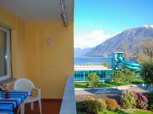 Zimmer mit Blick auf eine Wasserrutsche in der Unterkunft Apartment Residenza Lido-20 in Locarno