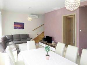 Posedenie v ubytovaní Holiday Home Silvija by Interhome