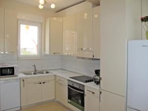 Kuchyňa alebo kuchynka v ubytovaní Holiday Home Silvija by Interhome