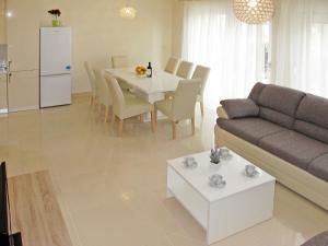 Kuchyňa alebo kuchynka v ubytovaní Holiday Home Silvija by Interhome