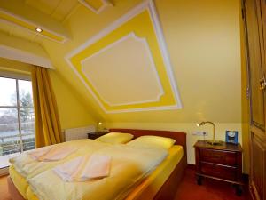 Postel nebo postele na pokoji v ubytování Holiday Home Sturmhaube by Interhome