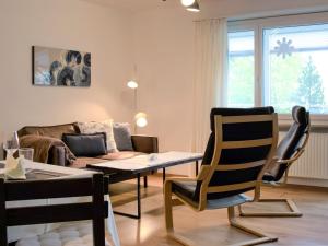 Posezení v ubytování Apartment Chesa Ova Cotschna 205 by Interhome + 10 fotografií
