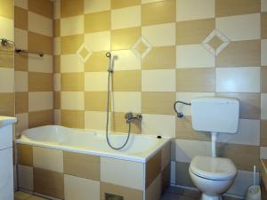 Kúpeľňa v ubytovaní Apartment Rudez-1 by Interhome