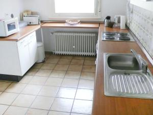 Η κουζίνα ή μικρή κουζίνα στο Holiday Home Kyrbach by Interhome