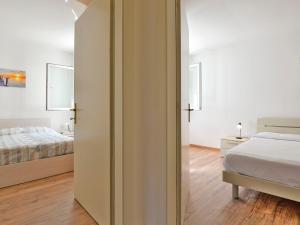 Giường trong phòng chung tại Apartment Casa Polla-2 by Interhome