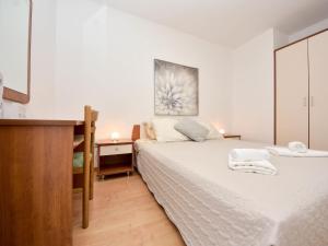 Posteľ alebo postele v izbe v ubytovaní Apartment Silvija-2 by Interhome