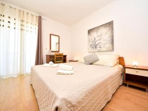 Posteľ alebo postele v izbe v ubytovaní Apartment Silvija-2 by Interhome