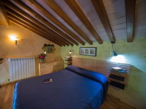 モンテフィアスコーネにあるApartment Casa Alessandro n-5 by Interhomeのベッドルーム1室(青いベッド1台付) +37枚の写真