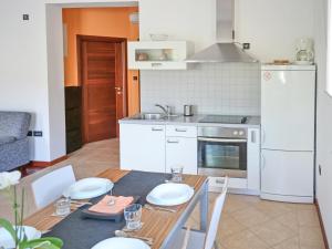 Køkken eller tekøkken på Apartment Jadranka-1 by Interhome