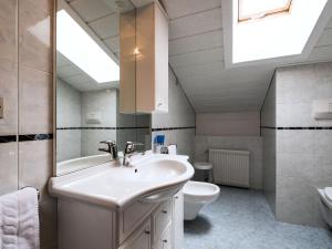 Ванная комната в Apartment Ornella-2 by Interhome