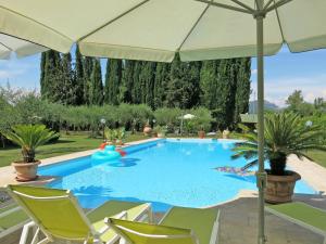 Bazén v ubytovaní Holiday Home Luisa by Interhome alebo v jeho blízkosti