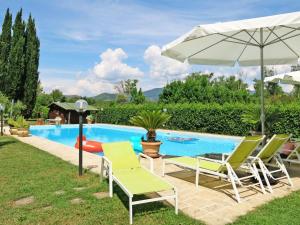 Bazén v ubytovaní Holiday Home Luisa by Interhome alebo v jeho blízkosti