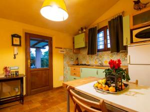 Kuchyňa alebo kuchynka v ubytovaní Holiday Home Luisa by Interhome