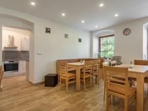 Kuchyň nebo kuchyňský kout v ubytování Holiday Home IVA by Interhome