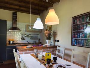 Η κουζίνα ή μικρή κουζίνα στο Apartment Casa Ricardo n- 4 by Interhome