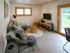 TV a/nebo společenská místnost v ubytování Apartment Kinast - HFT201 by Interhome