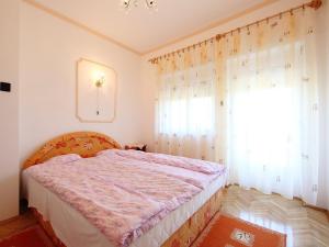 Posteľ alebo postele v izbe v ubytovaní Apartment Daisy 2 by Interhome