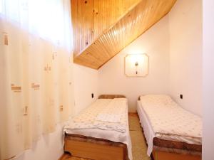 Posteľ alebo postele v izbe v ubytovaní Apartment Daisy 2 by Interhome