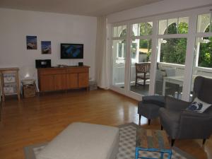 TV a/nebo společenská místnost v ubytování Apartment Juliusruh-6 by Interhome