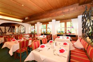 A restaurant or other place to eat at Familienhotel Kleinwalsertal