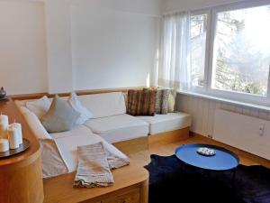 Oleskelutila majoituspaikassa Apartment Chesa Cripels I by Interhome