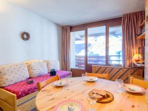 een woonkamer met een houten tafel en een bank bij Apartment Le Curling A - Val Claret-8 by Interhome in Tignes