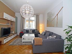 Televízia a/alebo spoločenská miestnosť v ubytovaní Apartment Tichy by Interhome