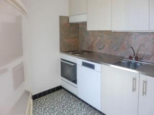 Kuchyň nebo kuchyňský kout v ubytování Apartment Galaxie 217 by Interhome