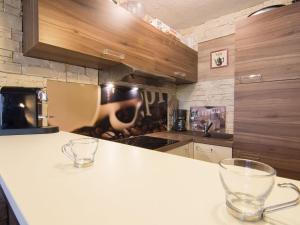 Kjøkken eller kjøkkenkrok på Apartment Le Curling B-38 by Interhome