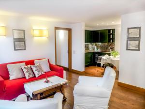 Kuchyň nebo kuchyňský kout v ubytování Apartment Chesa Sonnalpine B 52 by Interhome