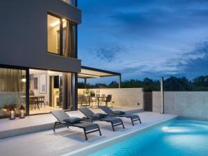 Bazén v ubytování Holiday Home Oliva 2 by Interhome nebo v jeho okolí