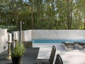 Bazén v ubytování Holiday Home Oliva 2 by Interhome nebo v jeho okolí