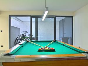 Biliár nebo kulečník v ubytování Holiday Home Oliva 2 by Interhome