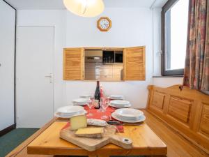 Kuchyň nebo kuchyňský kout v ubytování Apartment Les Tommeuses - Val Claret-32 by Interhome + 14 fotografií