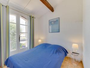 Posteľ alebo postele v izbe v ubytovaní Holiday Home Les Parcs de Gassin-9 by Interhome