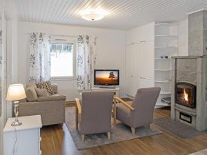 Posezení v ubytování Holiday Home Metsätähti by Interhome