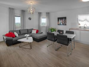 Fotografia z galérie ubytovania Apartment Lucia-2 by Interhome v destinácii Kmeti