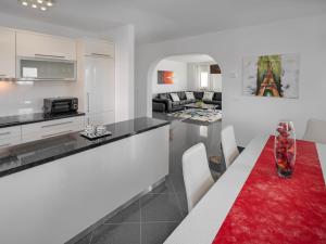 Fotografia z galérie ubytovania Apartment Lucia-1 by Interhome v destinácii Kmeti