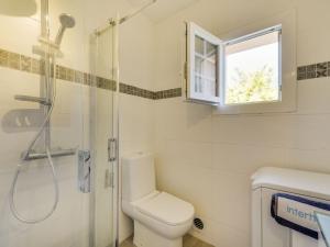 Et badeværelse på Studio Bella Vista by Interhome