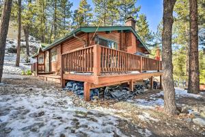 Afbeelding uit fotogalerij van Pine Mountain Club Cabin Near Ferns Lake! in Frazier Park