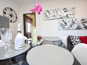 Posedenie v ubytovaní Apartment Silvija-4 by Interhome