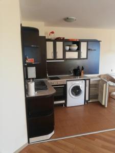 Кухня или кухненски бокс в Renta BG Apartments in Tsarevo