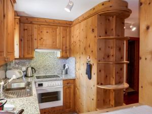 Kuchyň nebo kuchyňský kout v ubytování Apartment Chesa Polaschin E - E21 - Sils by Interhome + 21 fotografií