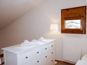 Postel nebo postele na pokoji v ubytování Apartment Chesa Polaschin E - E21 - Sils by Interhome